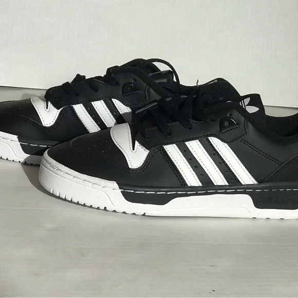 --Adidas RIVALRY LOW-- Black and White--             Size 6--Brand New with Tag- - Picture 4 of 11